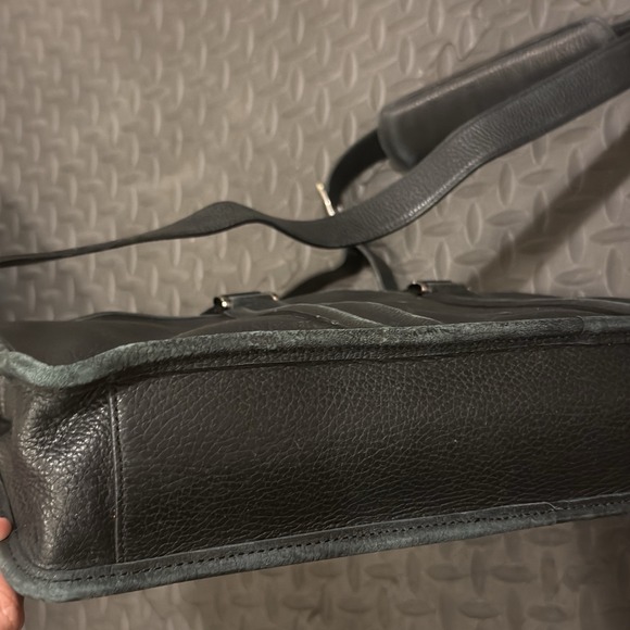 Levenger Black Leather Business Tote Notebook Briefcase Bag Documents Shoulder - Picture 5 of 11